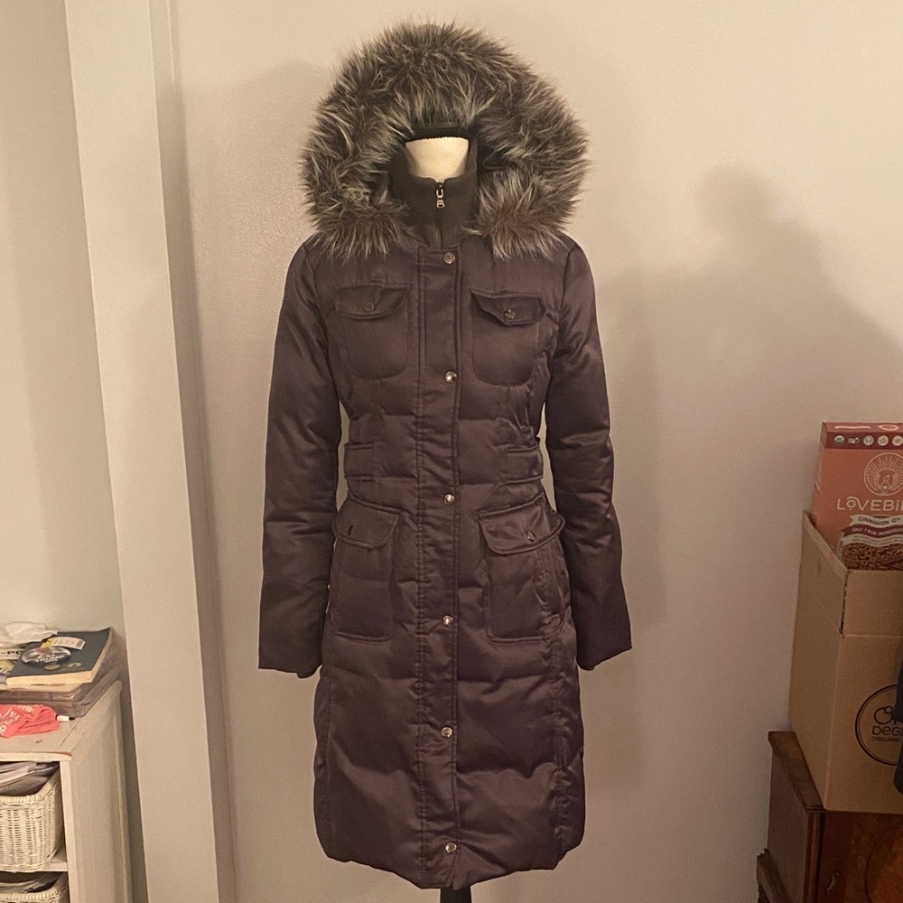 Guess hooded coat perfect condition! Size small 40% feathers